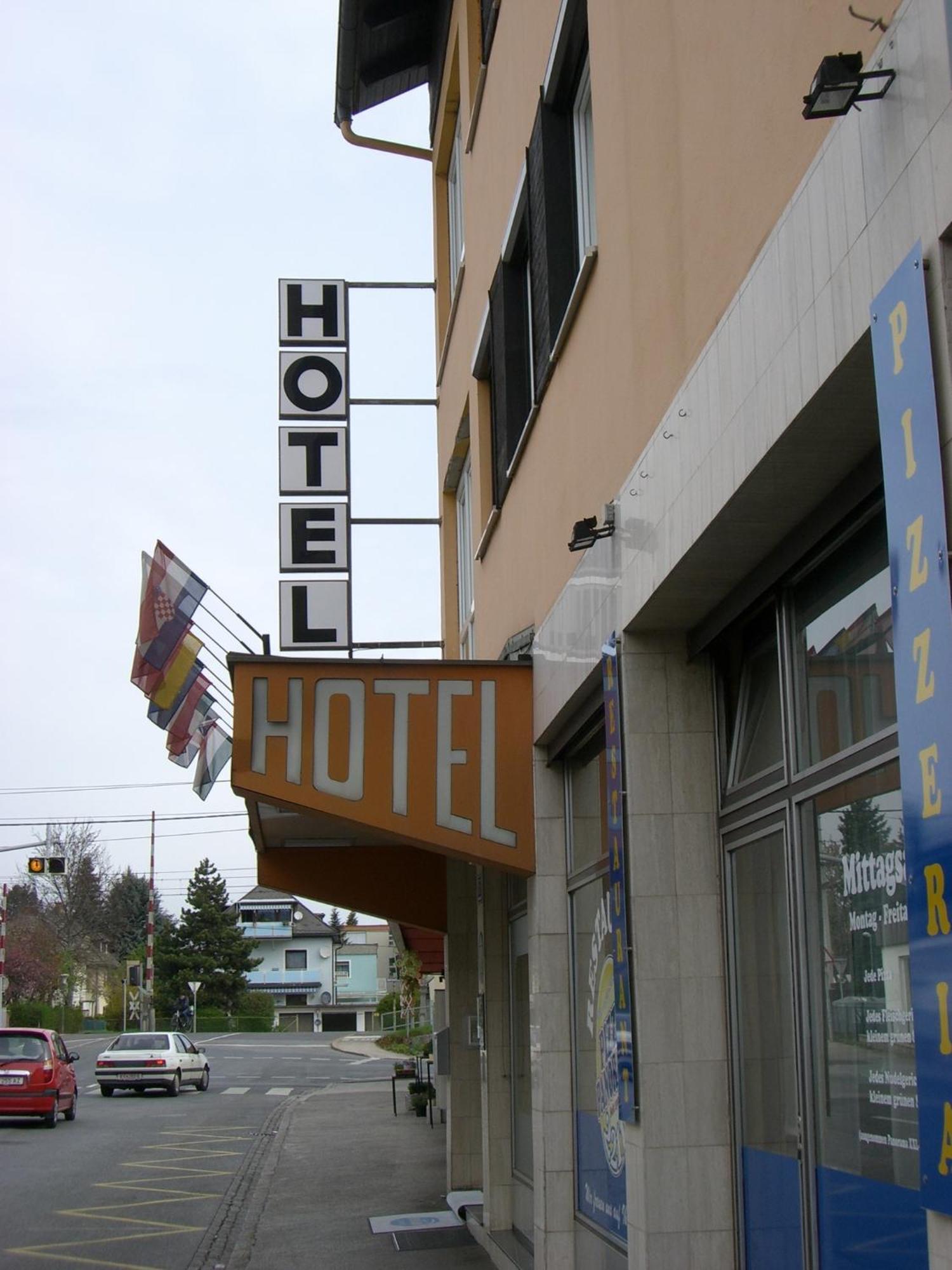 Alpen.Adria.Stadthotel Клагенфурт Екстериор снимка