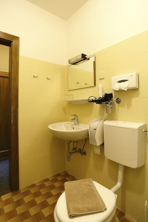 Alpen.Adria.Stadthotel Клагенфурт Екстериор снимка