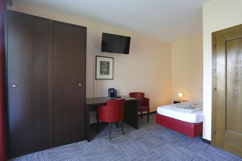 Alpen.Adria.Stadthotel Клагенфурт Екстериор снимка